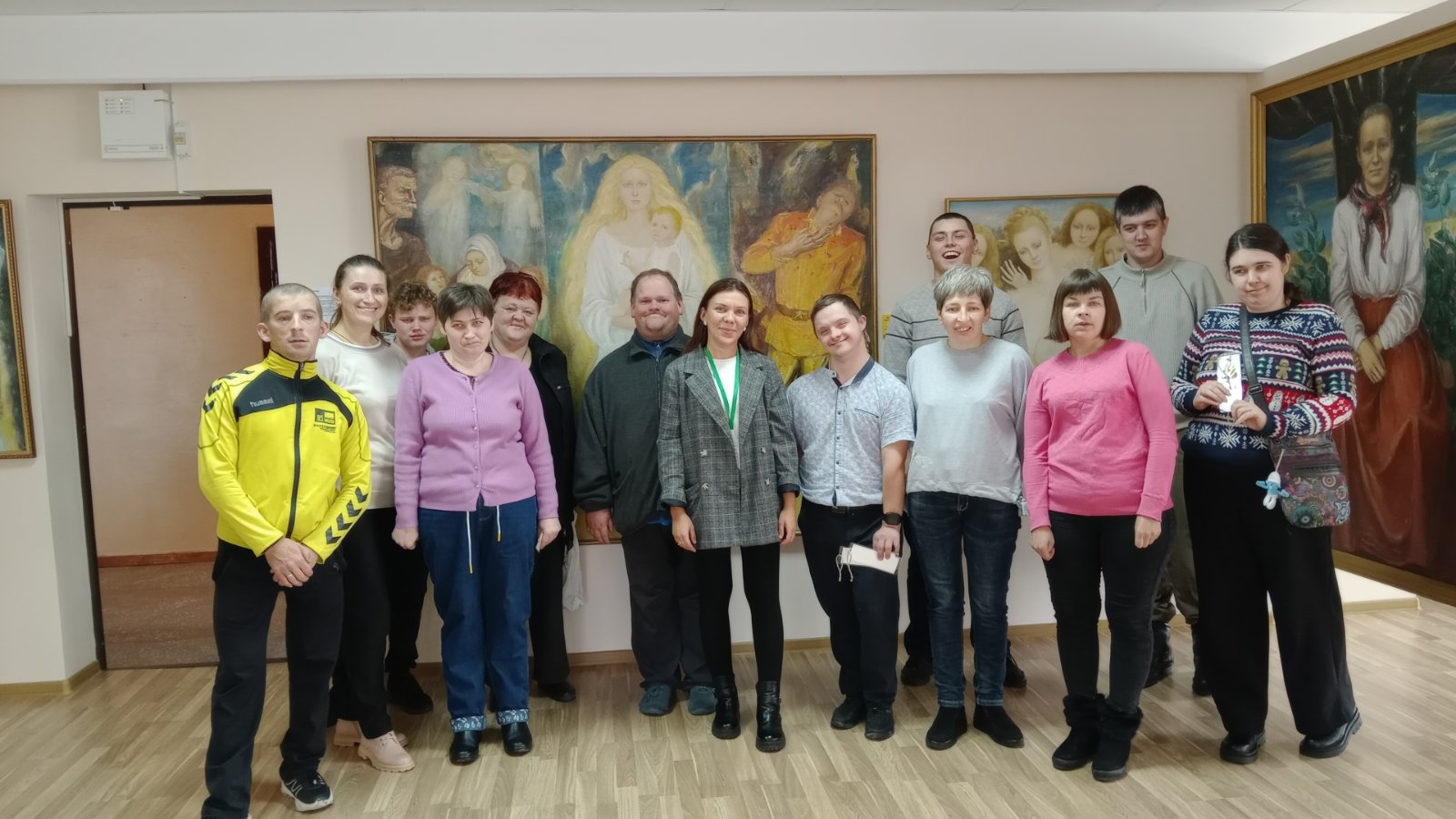 «Мадонна – мать, с младенцем на руках»