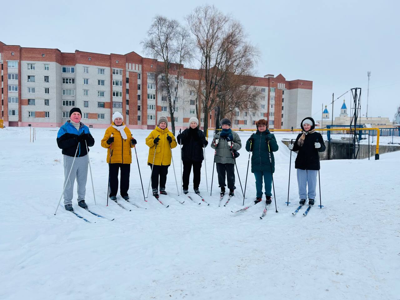 Старшее поколение на лыжной тропе